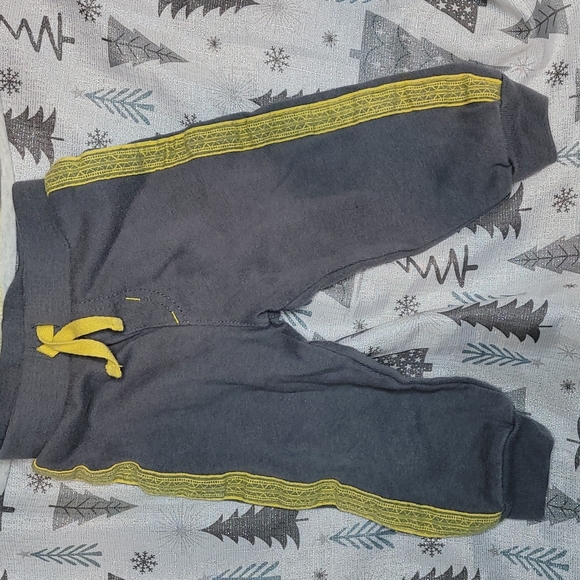 Disney's The Lion King 12M Boy "Roar" Active Hoodie & Pants Set - Picture 4 of 5